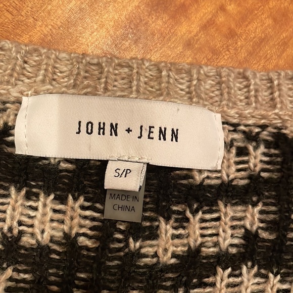 JOHN JENN SPOTTED V NECK SWEATER - Picture 2 of 12